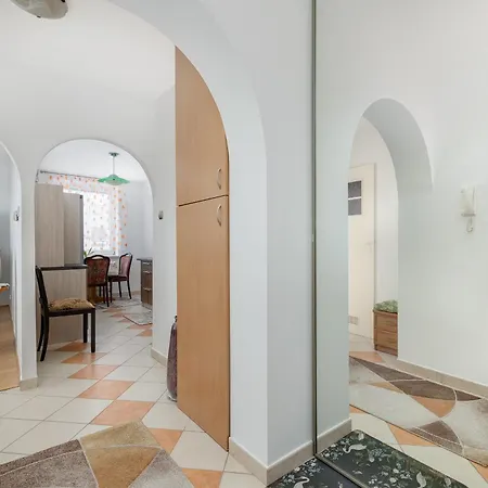 Apartmán Parkside By Bookinghost *