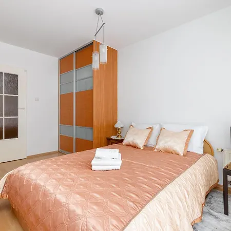 Parkside By Bookinghost Apartman