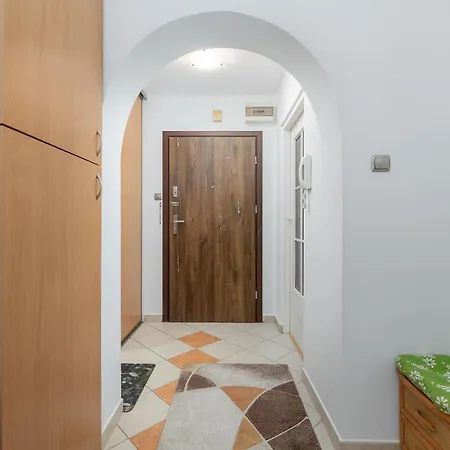 Apartman Parkside By Bookinghost