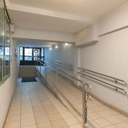 Apartman Parkside By Bookinghost