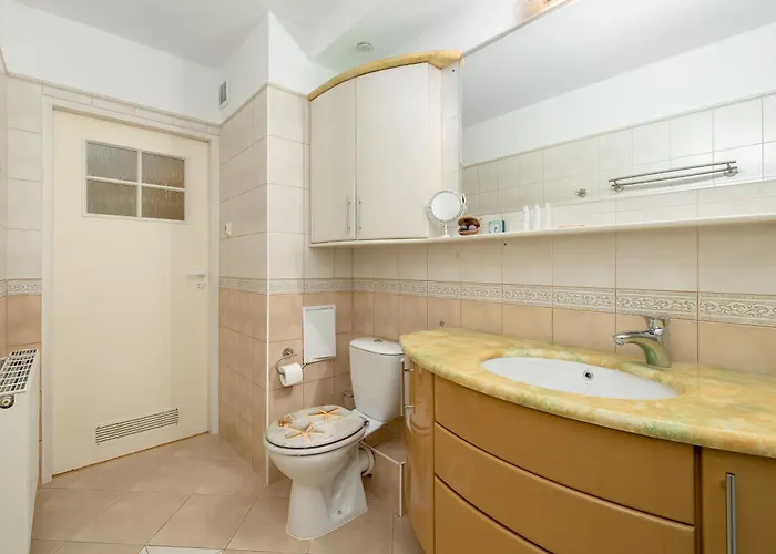 Parkside By Bookinghost Apartmán