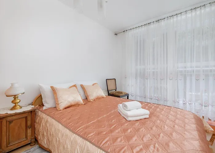 Parkside By Bookinghost *